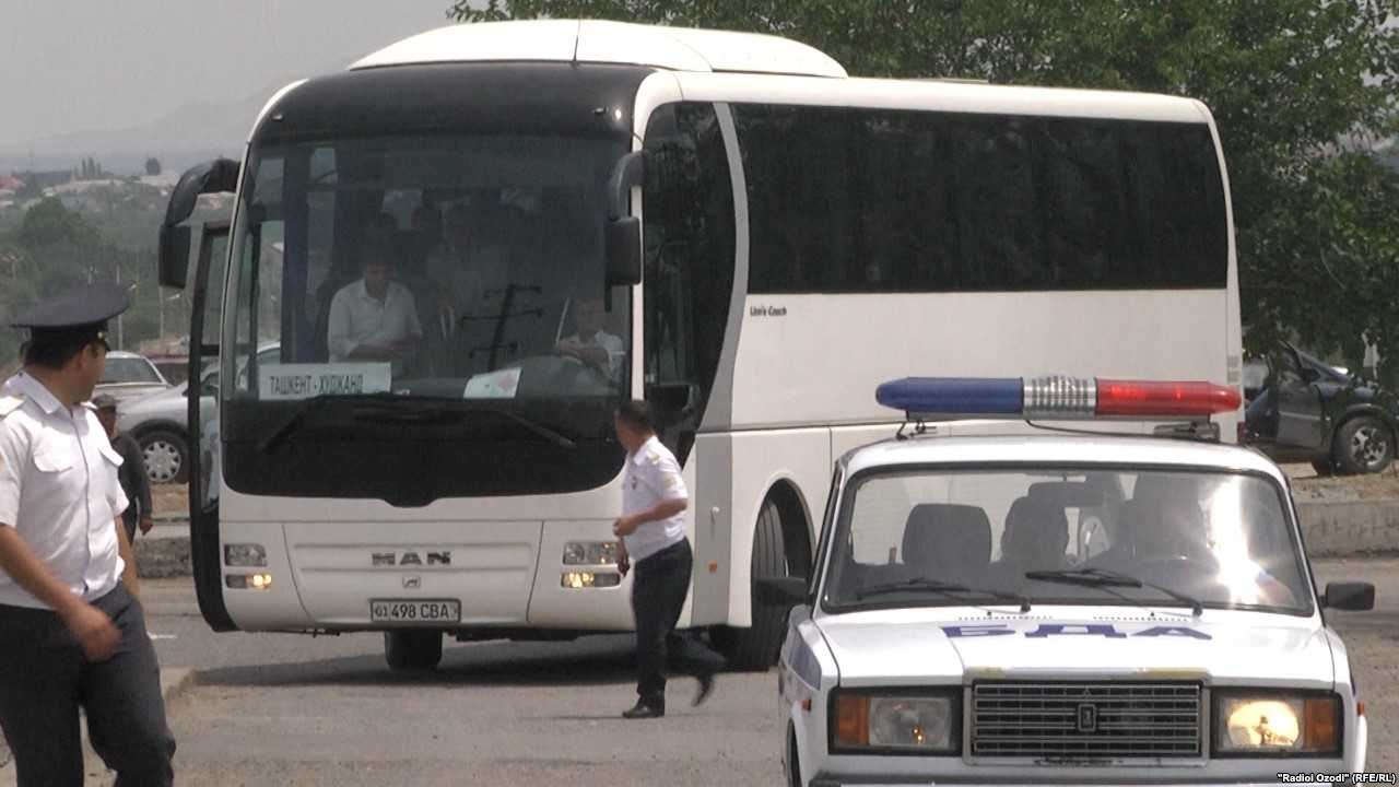 Автобусы худжанда. Автобус Худжанд Ташкент. Душанбе Худжанд автобус. Ташкент Душанбе автобус. Автобусы Денау Ташкент.