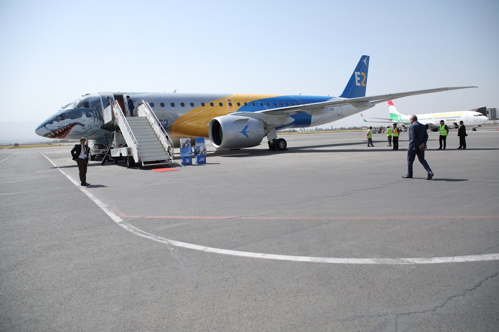 Самолет душанбе летает. Самолет Somon Air. Аэропорт Худжанд. Аэропорт Таджикистан Душанбе. Аэропорт Худжанд Таджикистан.