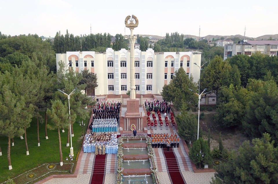 Пагода гулистон. Город Кайраккум Таджикистан. Гулистон Таджикистан Кайраккум. Кайраккум Таджикистан Согдийская область. Город Гулистан Таджикистан.