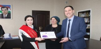 Лучший Учитель Года в Таджикистане стал почетным абонентом Tcell