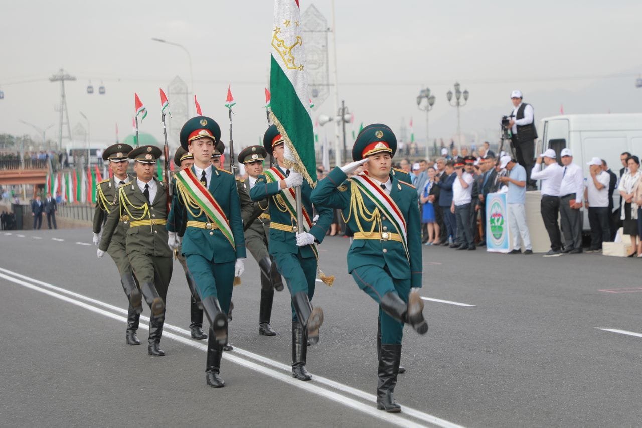 В Согдийской области прошел военный парад в честь Дня независимости
